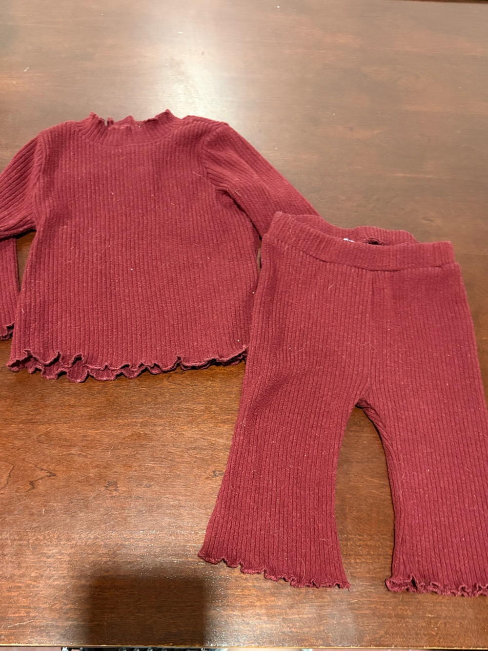 👶🏼 4/$20 6-12M Old Navy Ribbed Bell Bottom Outfit